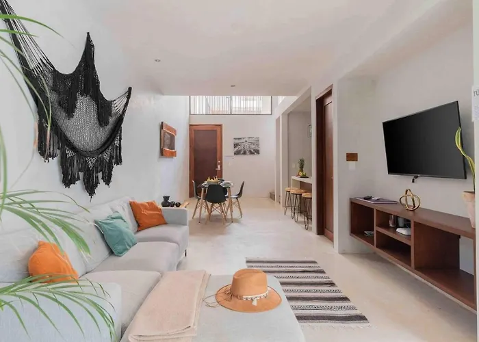 Lovely 2-bed In With Private Pool Apartment *